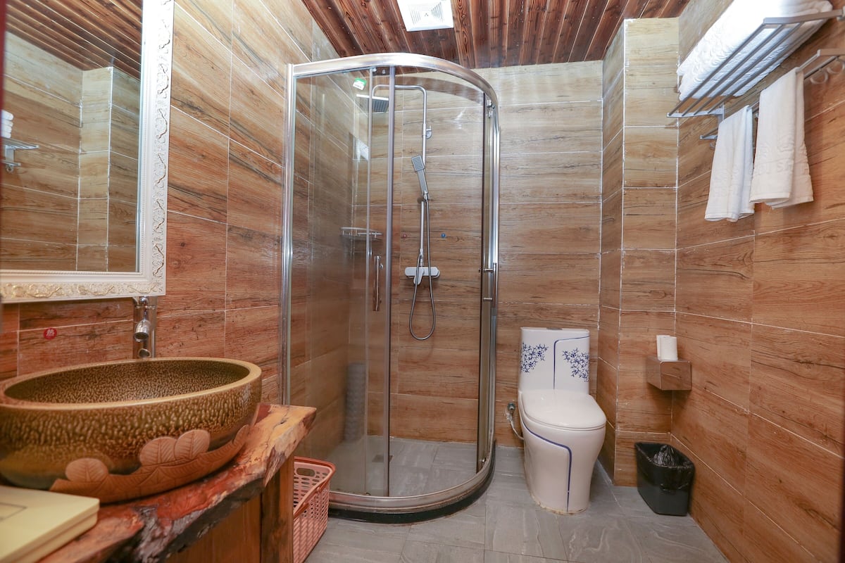 Duş/küvet kombinasyonu, geniş duş başlığı