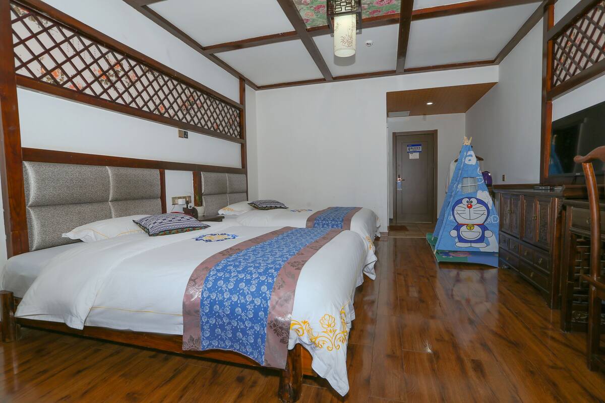 Family Oda | Masa, dizüstü bilgisayar çalışma alanı, ses yalıtımı