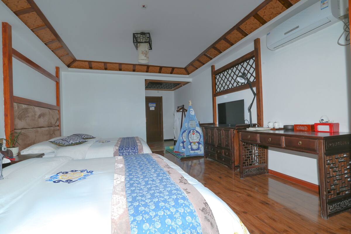 Deluxe Oda | Masa, dizüstü bilgisayar çalışma alanı, ses yalıtımı