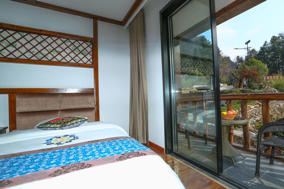 Senior İki Ayrı Yataklı Oda | Masa, dizüstü bilgisayar çalışma alanı, ses yalıtımı