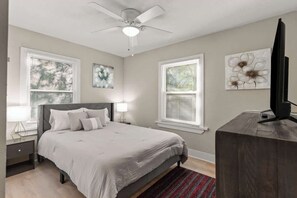 2 室のベッドルーム、アイロン / アイロン台、WiFi (無料)、ベッドシーツ