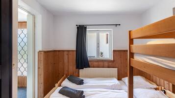 1 bedroom, free WiFi, bed sheets