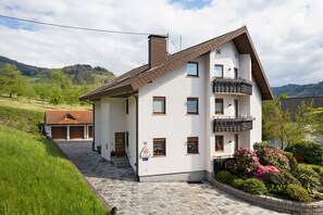 المنشأة من الخارج