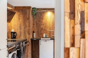 Frigorífic, forn, placa de cuina i rentaplats 