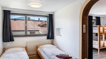 3 bedrooms, free WiFi, bed sheets