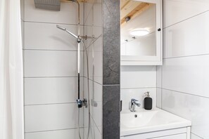 Dusche, Haartrockner, Handtücher
