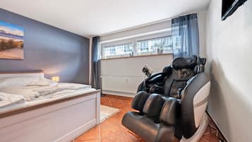 2 bedrooms, iron/ironing board, free WiFi, bed sheets