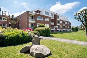 Exterior - Apartment 'Wellness Strandperle' with Private Garden, Balcony and Wi-Fi (Cuxhaven)