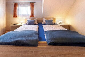 2 bedrooms, iron/ironing board, free WiFi, bed sheets