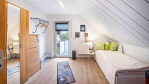 3 室のベッドルーム、WiFi (無料)、ベッドシーツ