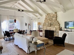 Smart TV, fireplace, books, stereo