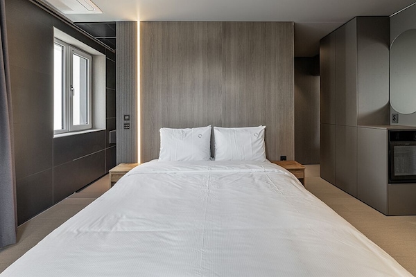 Deluxe Premium Room | 1 bedroom, soundproofing, free WiFi, bed sheets