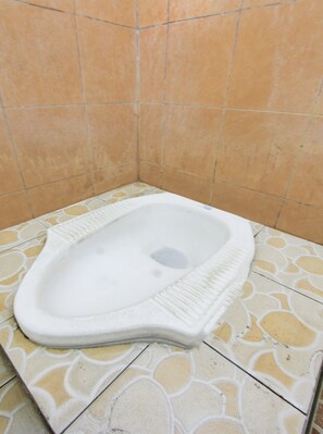 Standard Double Room | Bilik Mandi | Pancuran mandi, sabun 