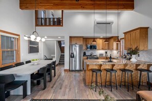 Fridge, microwave, oven, stovetop - Charming 3BR Mountain Retreat Walk to Ski, Hot Tub (Park City)