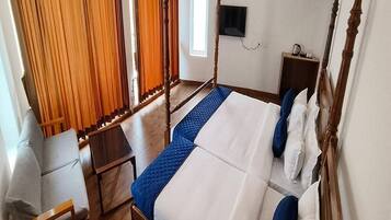 Family Room | 1 bedroom, hypo-allergenic bedding, in-room safe, soundproofing