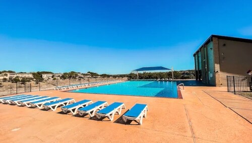 The Ascent - Lakefront Private Doc Sleeps 10 