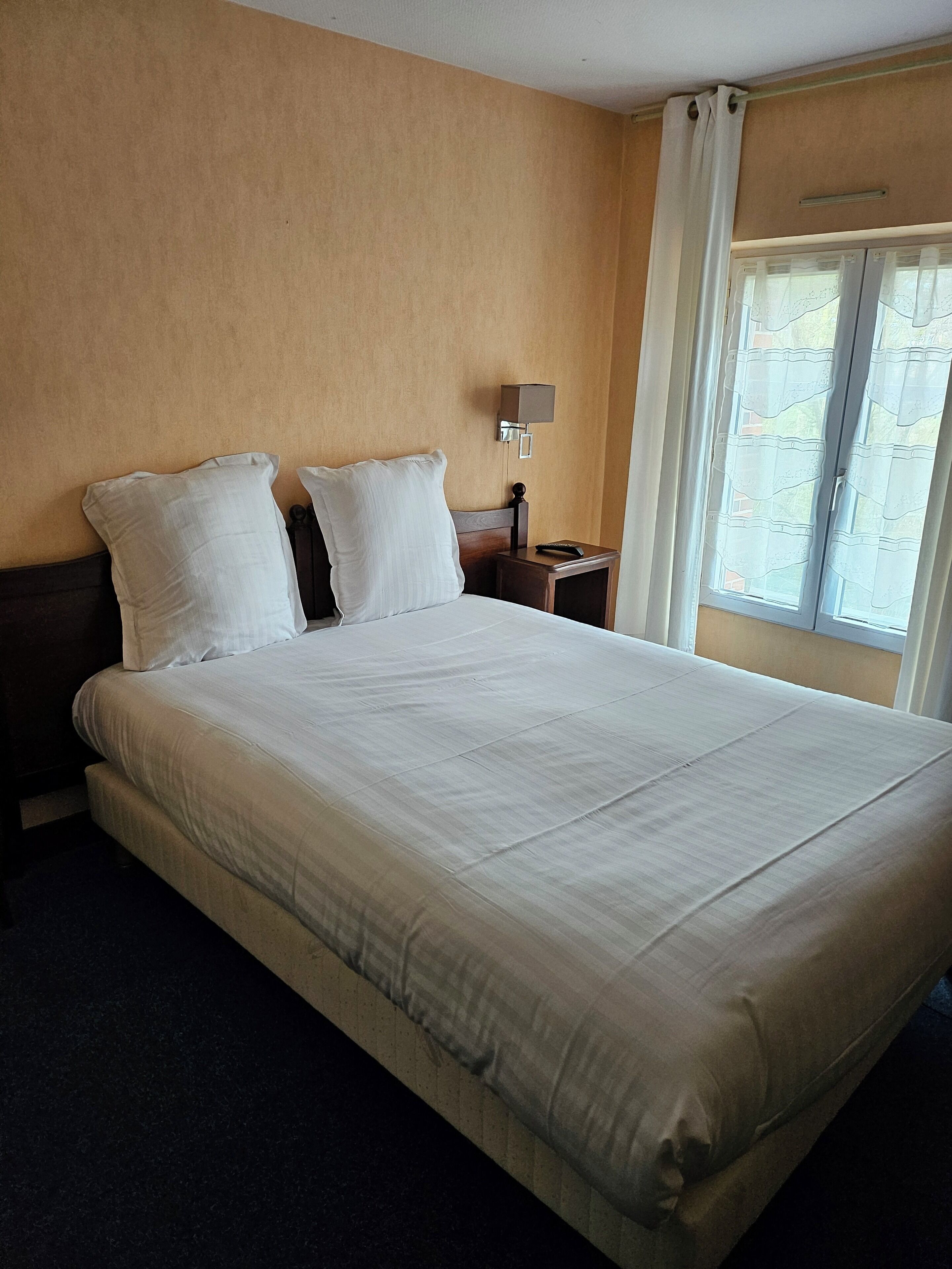 Habitación doble económica | Wifi gratis 