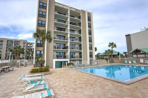 Pool - Snowbird Friendly rates | Gulf Front Pool | Relax on the Balcony with Views of the Gulf | Boardwalk (Fort Walton Beach)