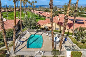 Unclassified image, 4 of 49, button