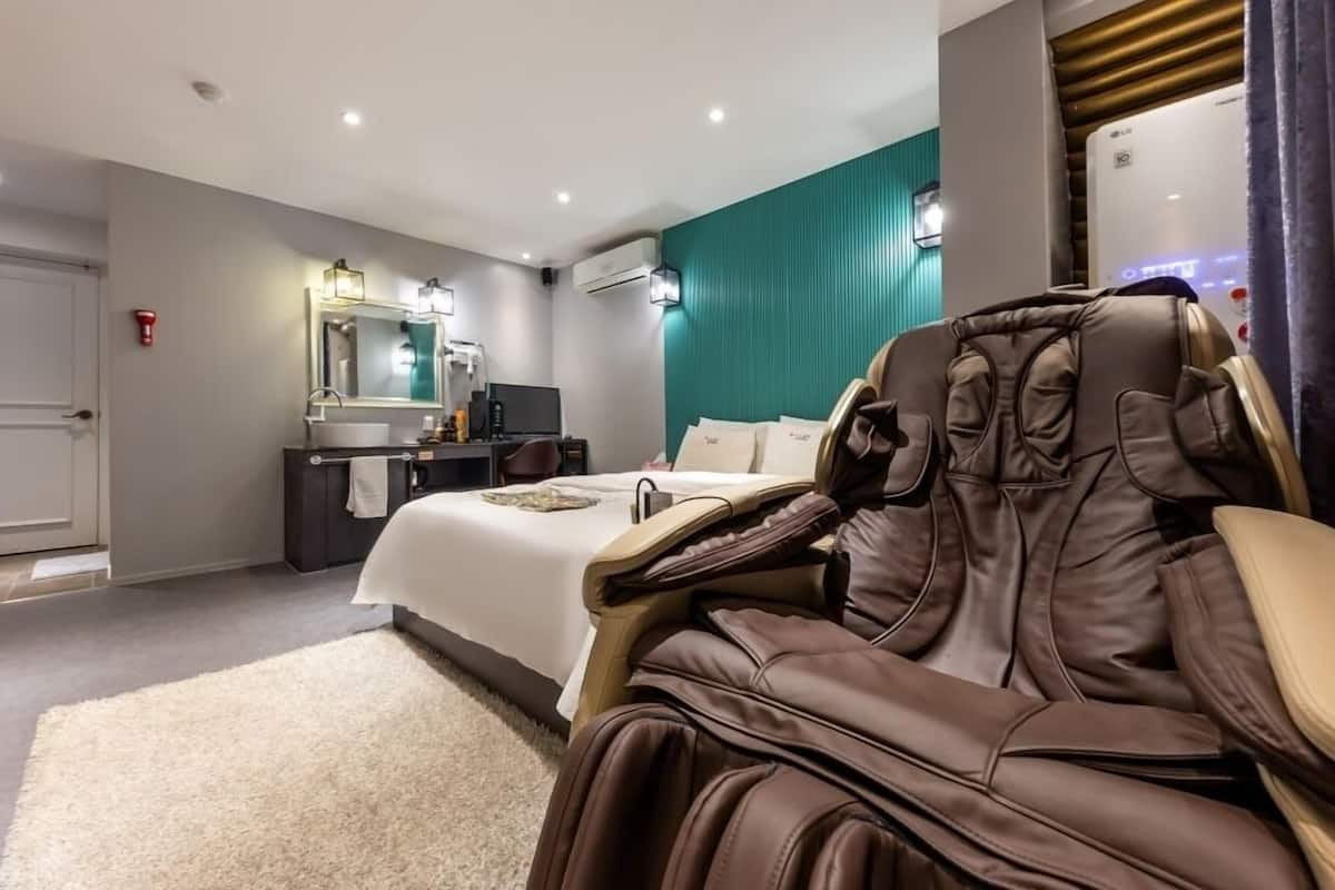 Family Double Room | Individually decorated, individually furnished, free WiFi, bed sheets