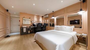 Deluxe Room | Individually decorated, individually furnished, free WiFi, bed sheets