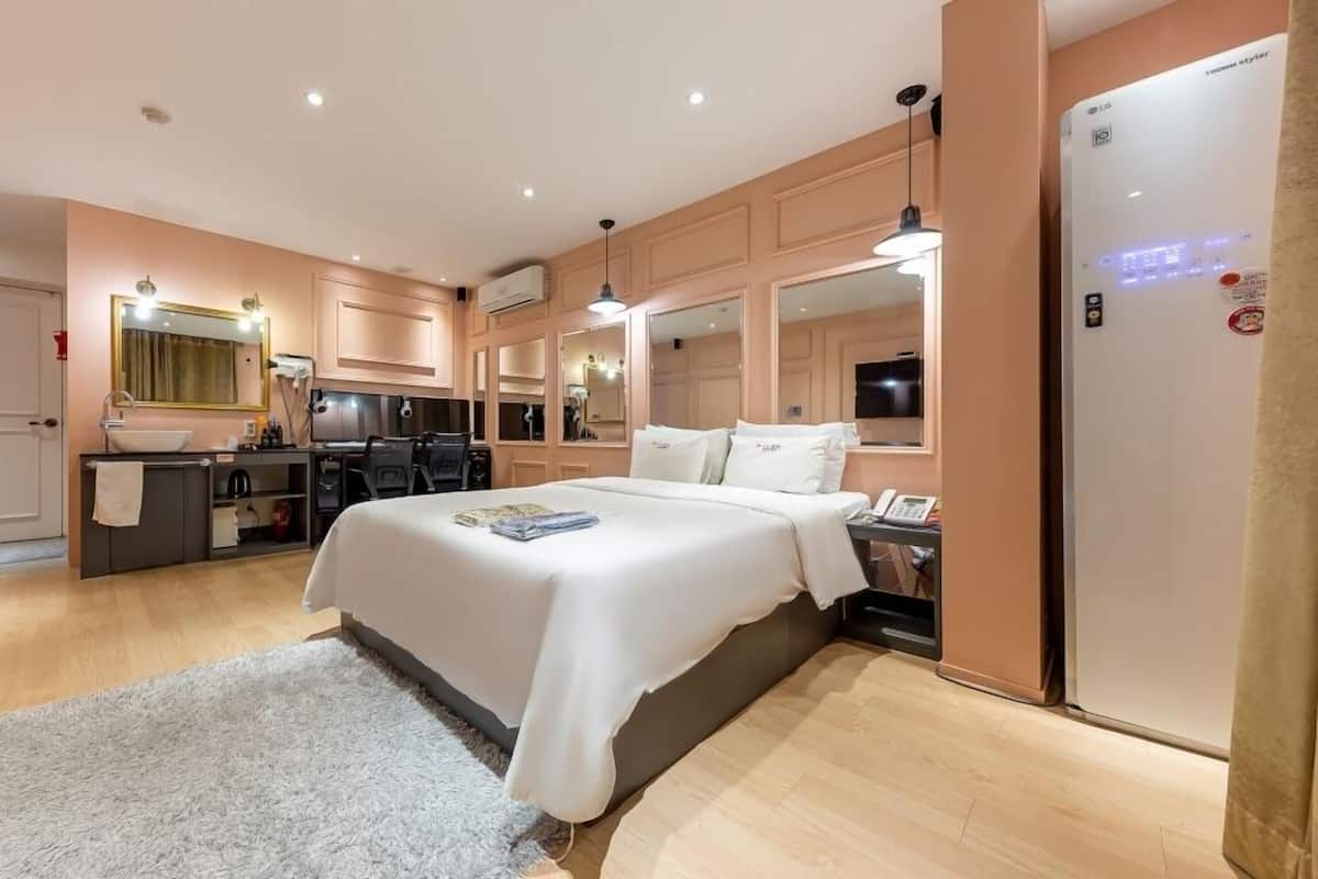 Decoración personalizada, muebles diferentes y wifi gratis