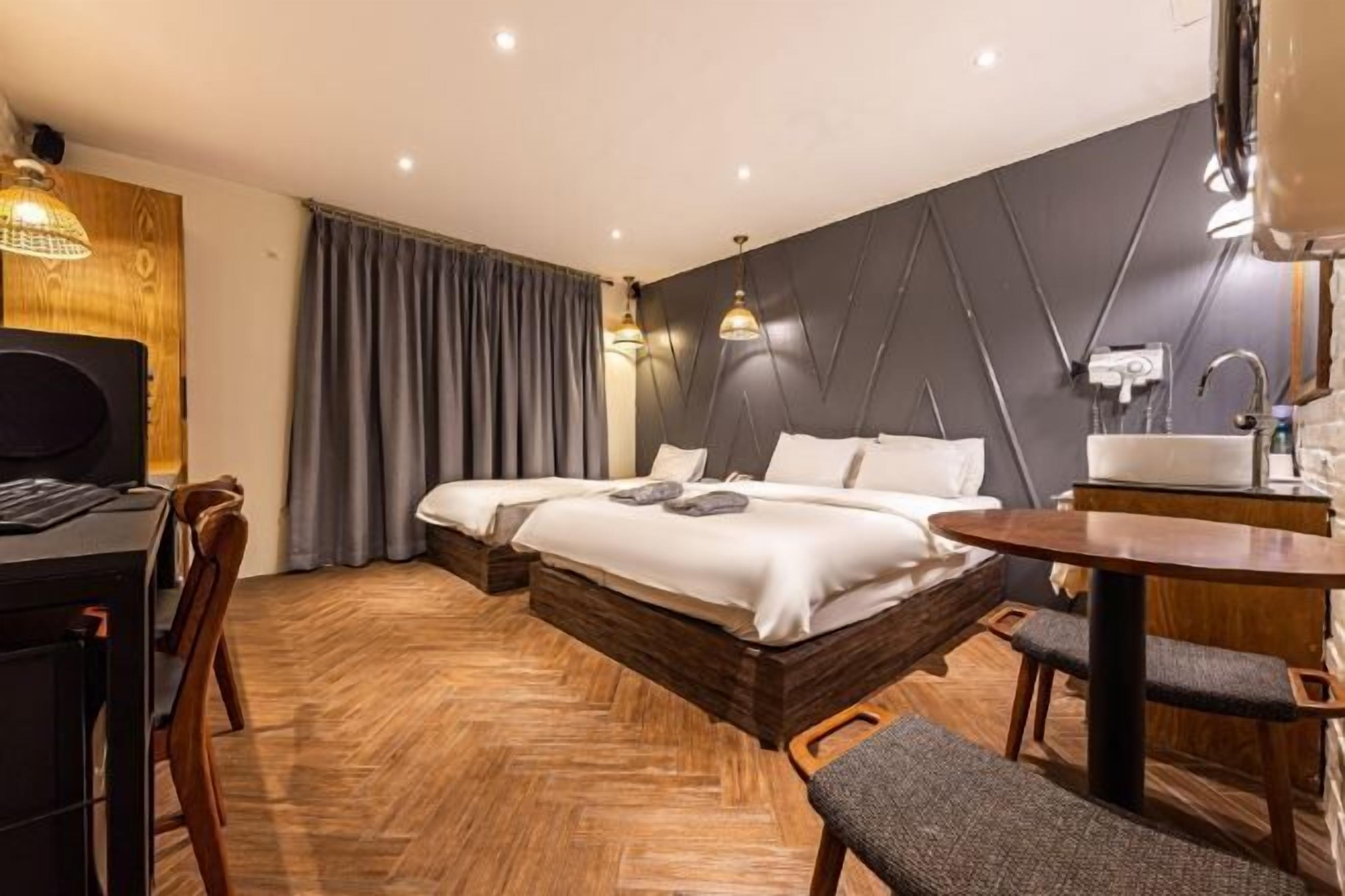 Decoración personalizada, muebles diferentes y wifi gratis 