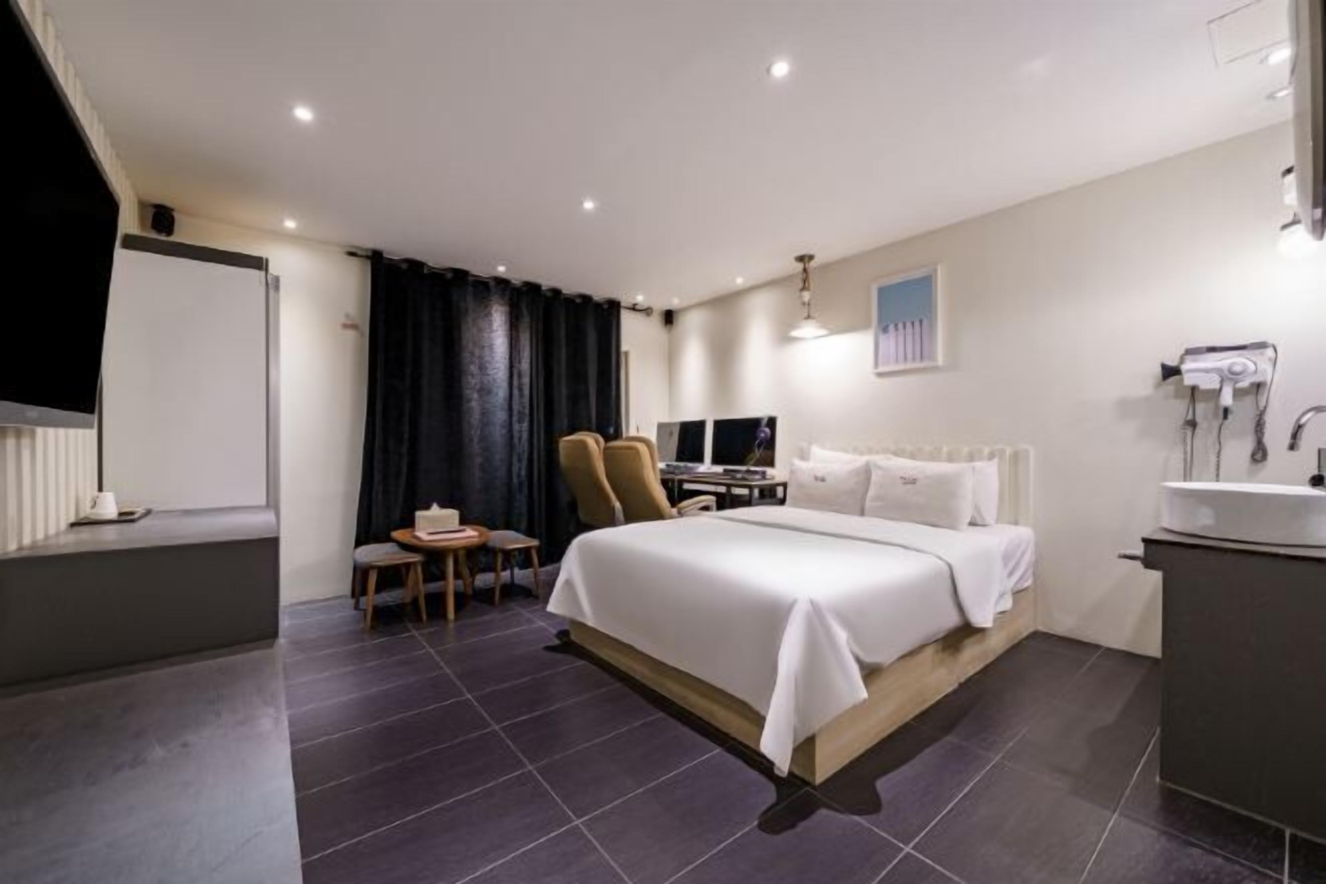 Individually decorated, individually furnished, free WiFi, bed sheets