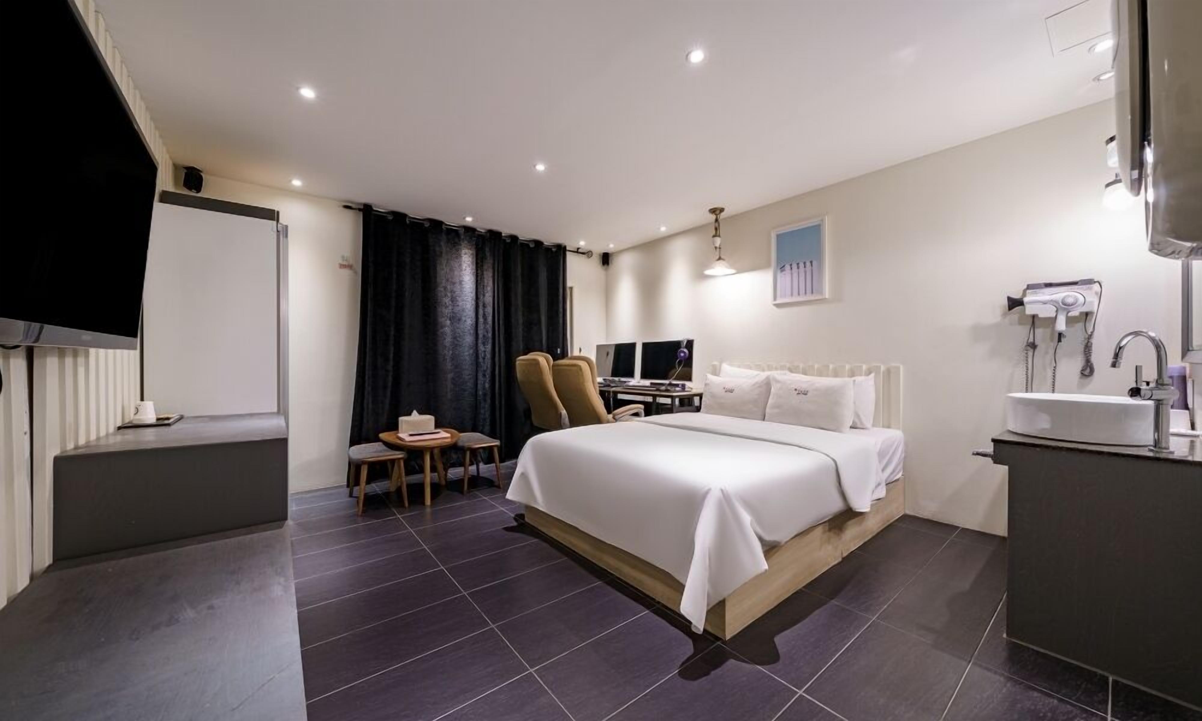 Estudio | Decoración individual, mobiliario individual, wifi gratis y ropa de cama