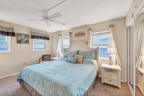 2 slaapkamers, een strijkplank/strijkijzer, gratis wifi, beddengoed