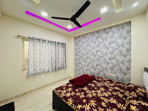 Home Escape 1bhk near Bombay Hospital