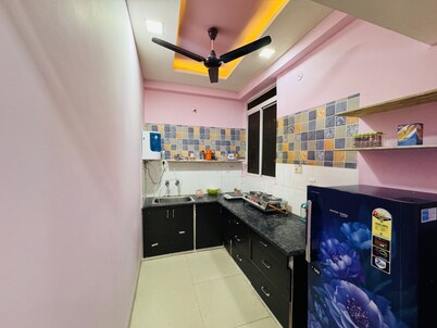 Home Escape 1bhk near Bombay Hospital