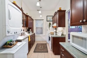 Fridge, microwave, oven, stovetop - Vibrant Home: Historic Charm, Perfect Location (Louisville)