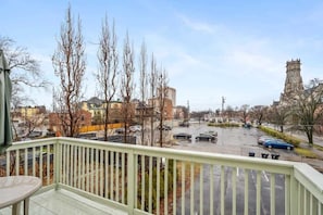 Property grounds - Vibrant Home: Historic Charm, Perfect Location (Louisville)