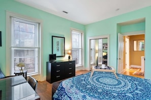 3 bedrooms, desk, iron/ironing board, WiFi - Vibrant Home: Historic Charm, Perfect Location (Louisville)