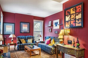 TV, offices - The Hue House | Modern Comfort | Prime Location! (Louisville)