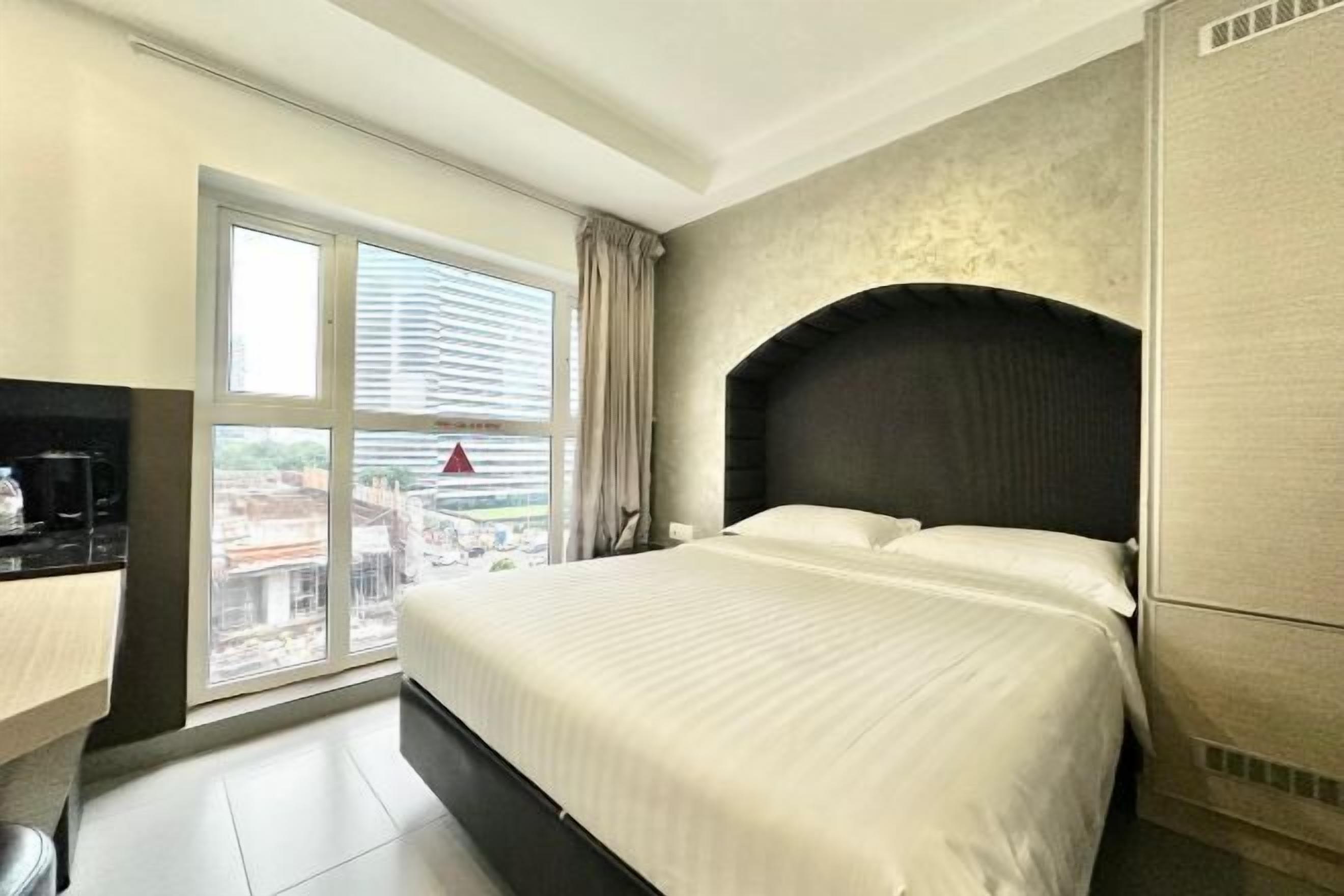 Desk, free WiFi, bed sheets