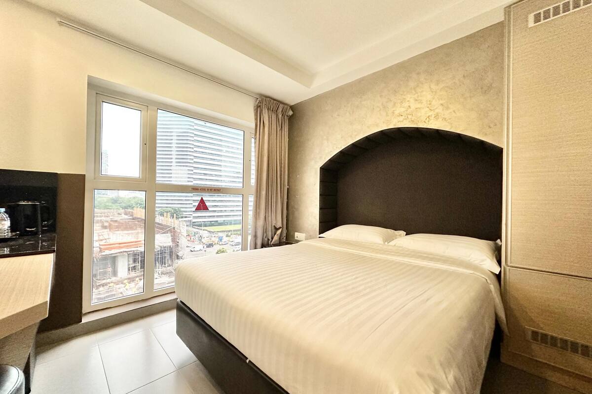 SNOOZE Deluxe Executive Queen | Bàn, truy cập Internet không dây miễn phí, bộ trải giường 
