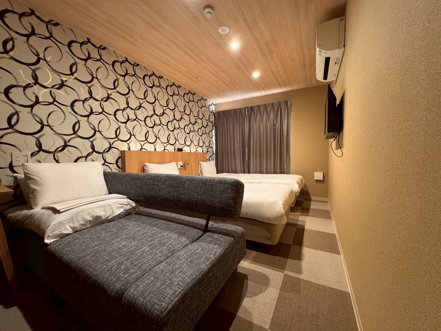 四人房 | 書桌、手提電腦工作空間、隔音、熨斗/熨衫板