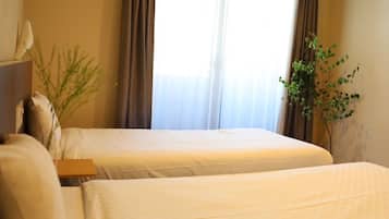 Quarto duplo básico | Escrivaninha, espaço de trabalho para notebook, quartos à prova de som