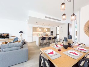 In-room dining - Azure Seaview - Amber Villa (Paralimni)