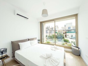 3 bedrooms, bed sheets - Azure Seaview - Amber Villa (Paralimni)
