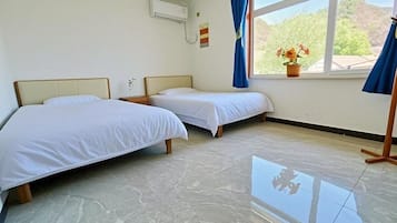 Free WiFi, bed sheets