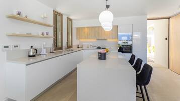 Microwave, dishwasher, coffee/tea maker, cookware/dishes/utensils