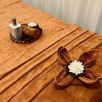 Tratamientos corporales, aromaterapia, masajes con piedras calientes 