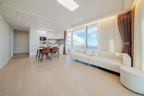 Royal Studio Suite (2F THEBOWL breakfast 50% off 22,000 to 11,000 KRW, on-site payment for up to 2)
