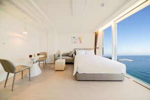 Deluxe Double Room (2F THEBOWL breakfast 50% off  22,000 to 11,000 KRW, on-site for 2)