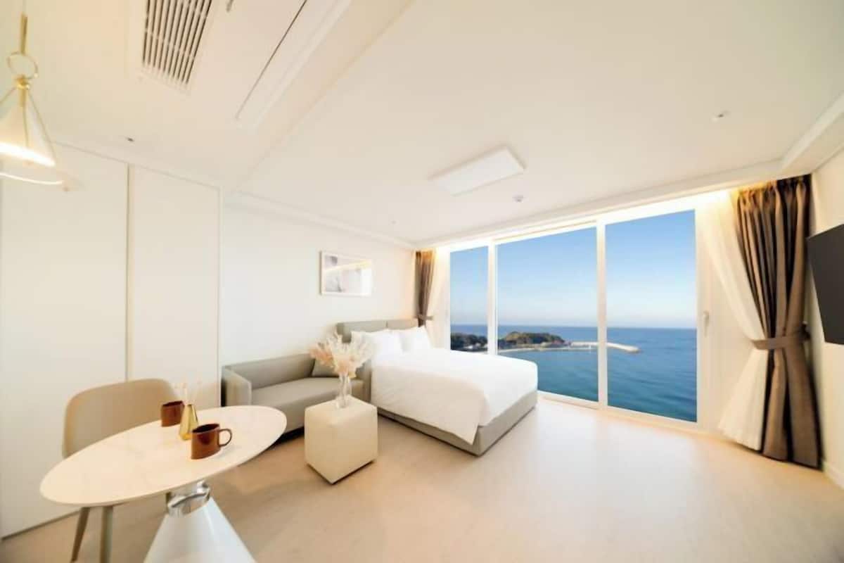 Egyptian cotton sheets, premium bedding, down duvets, memory-foam beds