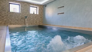 Indoor spa tub - Chateau de Maillat (Maillat)