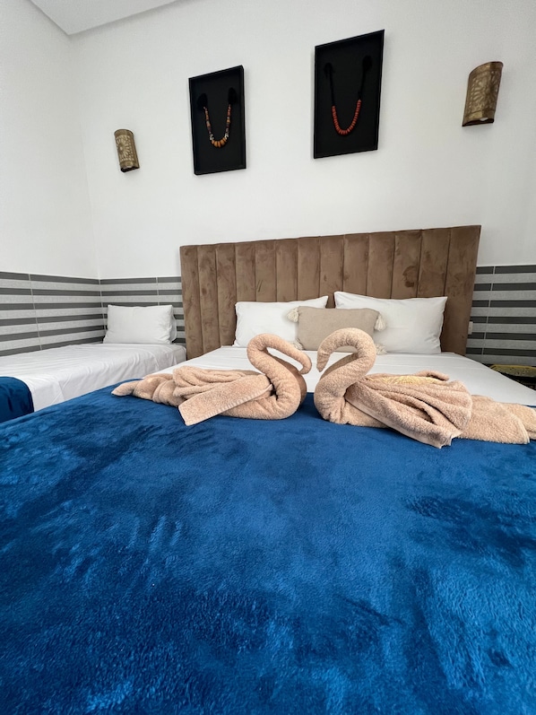 Familien-Dreibettzimmer | Hochwertige Bettwaren, Select-Comfort-Betten, kostenloses WLAN